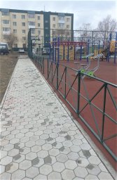В столице Камчатки приводят в порядок детские площадки 3