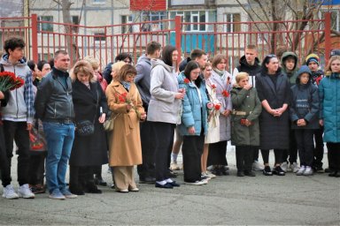 Мемориальная доска в честь героя – участника СВО Дениса Бразалука установлена в столице Камчатки 1