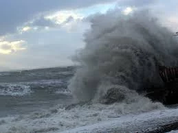 Волны до 10 метров прогнозируются в акваториях Охотского и Берингова морей