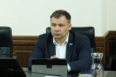 Парламент Камчатки "уволил" Дмитрия Бобровских с должностей заместителя председателя двух профильных комитетов 0