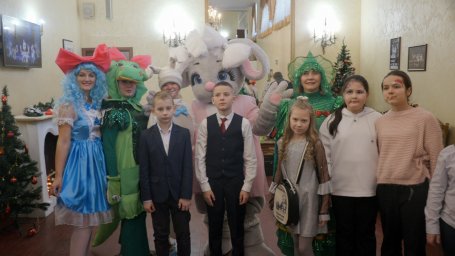Почти 500 школьников со всех районов Камчатки посетили «Губернаторскую ёлку» 8