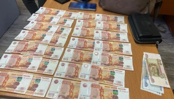На Камчатке полицейскими задержан курьер аферистов, забравший у пяти пенсионеров более 1 млн рублей