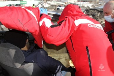 На Камчатке спасатели провели тренировку по ликвидации последствий крупного ДТП 8