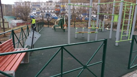 В столице Камчатки подрядные организации готовят детские площадки к эксплуатации в летний период 1