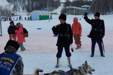 Традиционная казачья гонка на собачьих упряжках «Казачий путь» прошла в селе Эссо на Камчатке 2