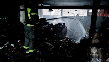 Пожар на продуктовном складе в Елизове потушен