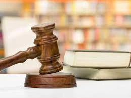 Многодетную женщину-торгового представителя приговорили на 4 год условно за хищение
