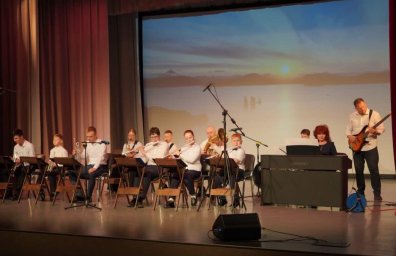 Коллектив Детской музыкальной школы №7 столицы Камчатки поздравили с 35-летием со дня образования 8