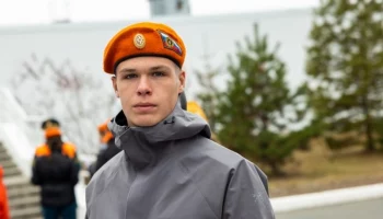 На Камчатке ученик профильного класса МЧС России Артём Шостка спас школьника, на которого напал бульдог
