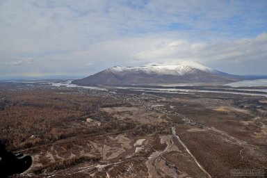На Западном склоне вулкана Шивелуч на Камчатке обнаружены три мощные фумаролы 0