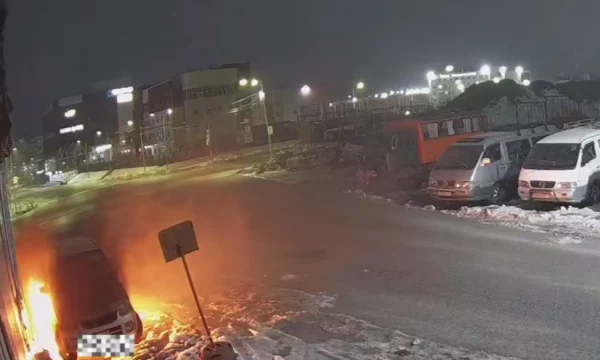 На Камчатке жительница подожгла автомобиль, полагая, что он принадлежит ее бывшему супругу.