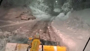 От воды и шуги после циклона расчищают дороги Петропавловска-Камчатского