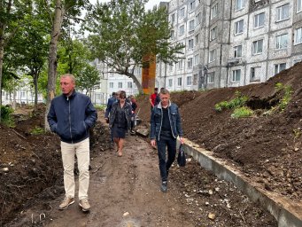Депутаты проверили ход работ в сквере на СРВ в столице Камчатки 6