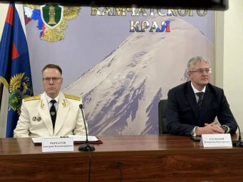 Губернатор отметил заслуги сотрудников и ветеранов органов прокуратуры Камчатского края 4