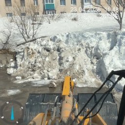 Дорожные службы занимаются уборкой песка вдоль проезжих частей в Петропавловске-Камчатском 6