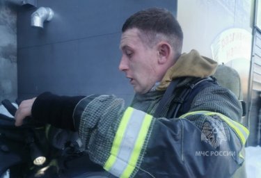 В Петропавловске-Камчатском пожарные спасли из задымлённого здания более 40 человек 3