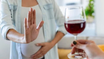 Грудное вскармливание: почему важно исключить алкоголь, курение и вейпинг