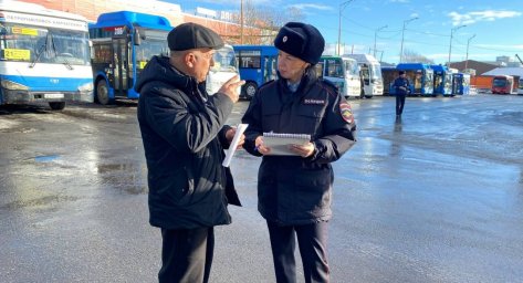 Автобусы на предмет технического и санитарного состояния проверили в столице Камчатки 1