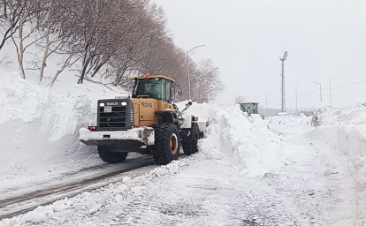 Ликвидируя последствия прошлых циклонов, готовится встречать новый удар стихии столица Камчатки 5