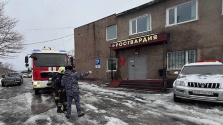 Совместные пожарно-тактические занятия провели Росгвардия и МЧС России на Камчатке 0