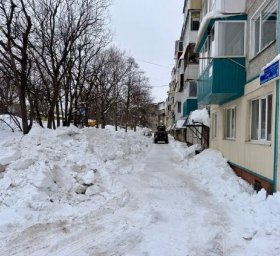 Плановая расчистка и вывоз снежных масс с внутриквартальных проездов и придомовых территорий идет в столице Камчатки 5