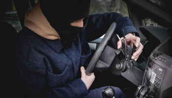 У священника угнали автомобиль прямо возле храма в Петропавловске-Камчатском У священника угнали автомобиль прямо возле храма в Петропавловске-Камчатском