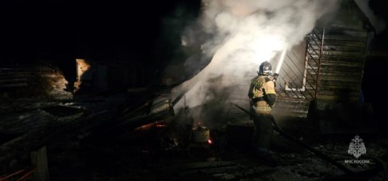 Сотрудники Следственного комитета устанавливают обстоятельства пожара в Раздольном на Камчатке 3