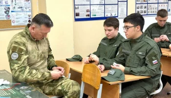 Более тысячи оберегов для бойцов СВО создали курсанты на Камчатке Более тысячи оберегов для бойцов СВО создали курсанты на Камчатке
