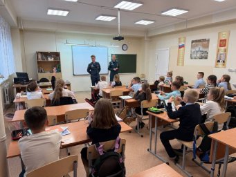 Занятие по основам безопасности провели для школьников пожарные Вилючинска на Камчатке 0