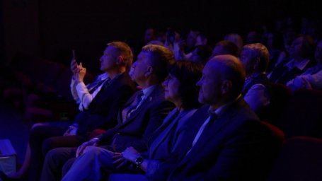 Коллектив кадрового центра &laquo;Работа России&raquo; поздравили с 35-летием службы занятости на Камчатке 4