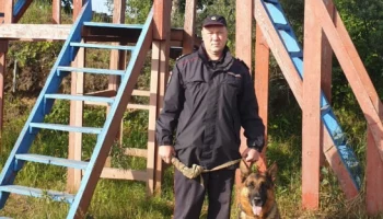 На Камчатке служебный пес помог полицейским разыскать похищенное имущество по горячим следам