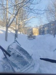 Расчистка и обработка проезжих частей пескосоляной смесью продолжаются в Петропавловске-Камчатском 8