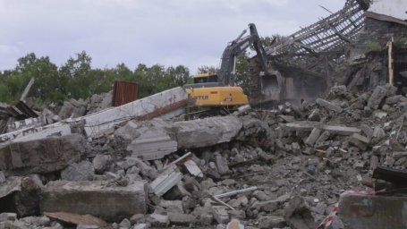 Бывший Дом офицеров демонтирован в Елизове на Камчатке 1