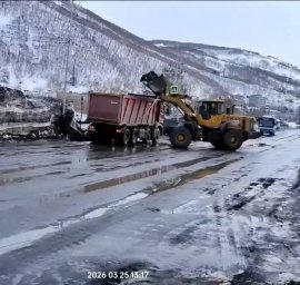 Продолжается вывоз снега с улиц Петропавловска-Камчатского 2