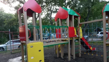 В Петропавловске-Камчатском продолжается благоустройство детских площадок