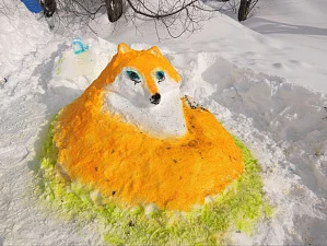 Снежные скульптуры краснокнижных животных украсили дворы на Камчатке