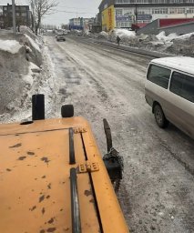 Продолжают борьбу со снегом и льдом коммунальные службы Петропавловска-Камчатского 7