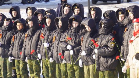 Петропавловск-Камчат­ский отметил День за­щитника Отечества 12