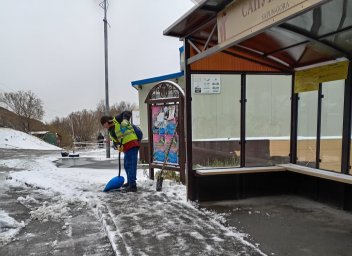 Дорожные службы и подрядчики устраняют последствия циклона на дорогах столицы Камчатки 12