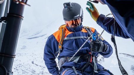 Камчатские спасатели десантировались на склон Козельского вулкана 1