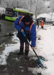 Дорожные службы продолжают работать без остановки в столице Камчатки 8