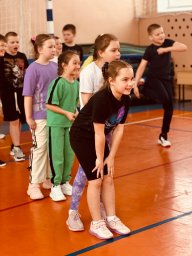 Бойцы кололи дрова, расчищали снег, помогали по хозяйству: не оскудела героями земля Камчатская 7