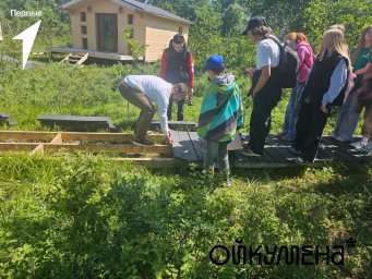 Камчатские школьники продолжают строительство экотропы в парке Ойкумена 0