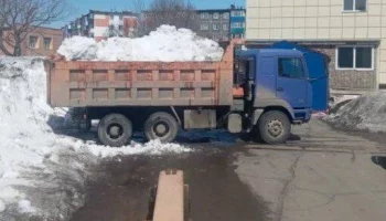 Очистку дорог от песка и мусора проводят коммунальные службы Петропавловска‑Камчатского