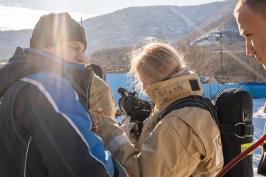 В специальной теплодымокамере примерили на себя роль пожарных школьники Камчатки 7