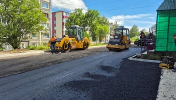 В столице Камчатки начали асфальтировать проблемный участок дороги