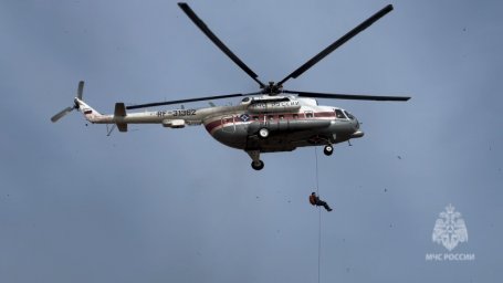 Спасатели провели тренировку по десантным спускам на Камчатке 2