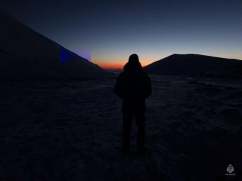 Ведомственный флаг развернули на вершине Ключевской сопки спасатели Камчатского края 10