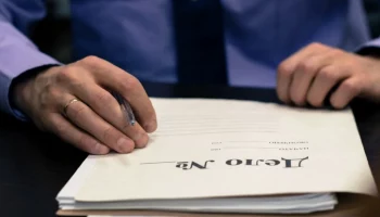 Заместитель главного врача и главный бухгалтер больницы подозреваются в хищении на Камчатке