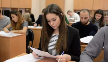 Выпускники краевого центра сегодня приняли участие в федеральном тренировочном ЕГЭ на Камчатке Выпускники краевого центра сегодня приняли участие в федеральном тренировочном ЕГЭ на Камчатке
